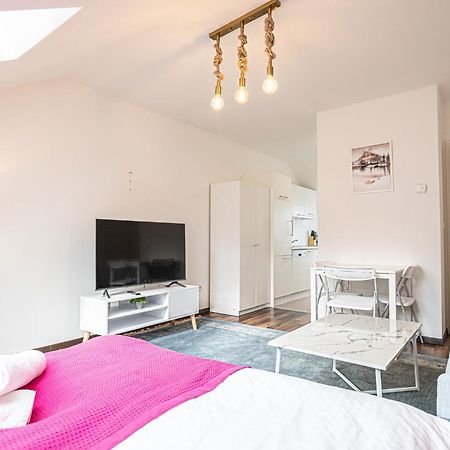 Airy Attic Apt.: Stylish Studio At Penzing Area Відень Екстер'єр фото