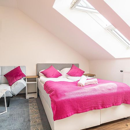 Airy Attic Apt.: Stylish Studio At Penzing Area Відень Екстер'єр фото