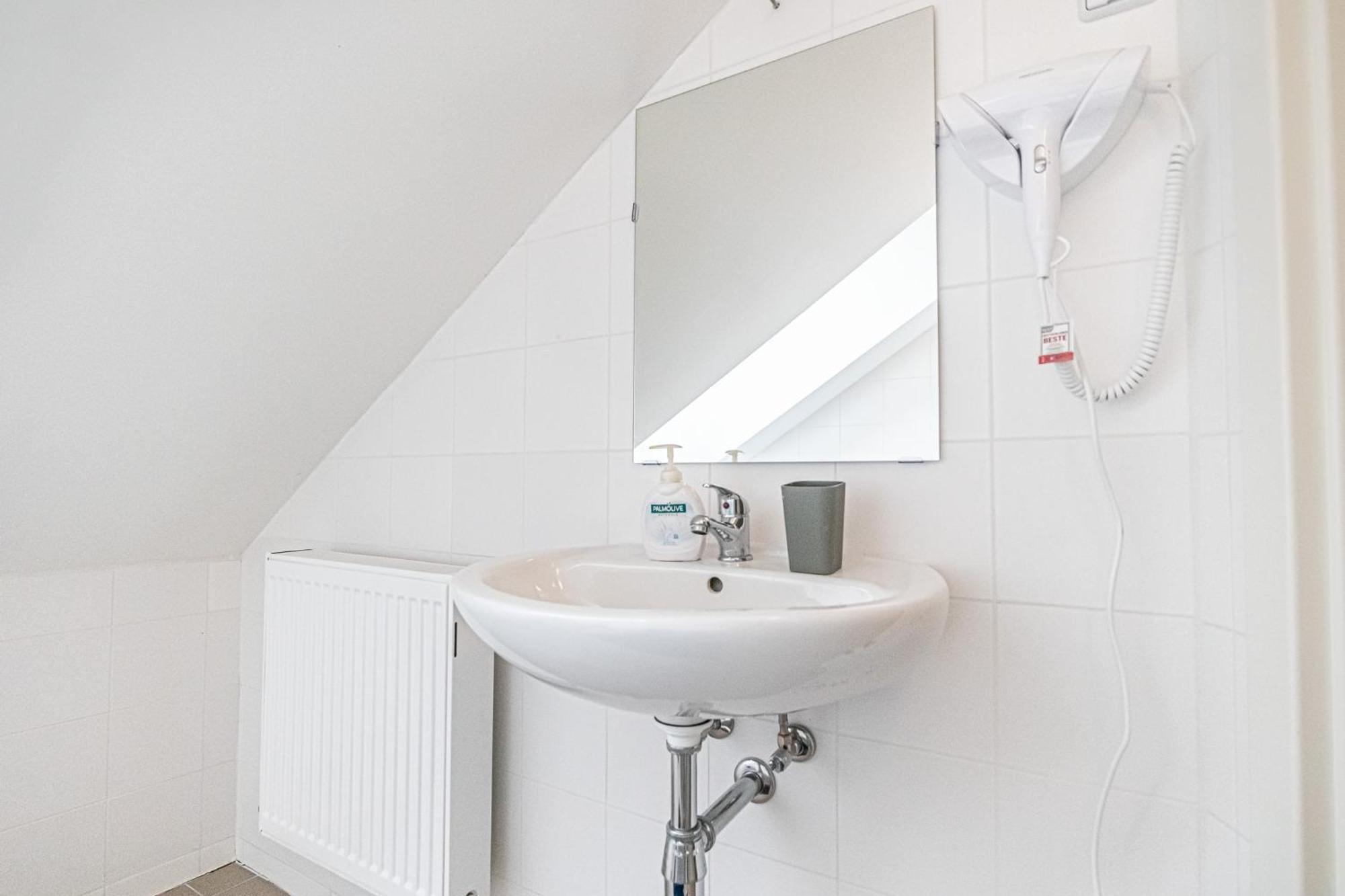 Airy Attic Apt.: Stylish Studio At Penzing Area Відень Екстер'єр фото